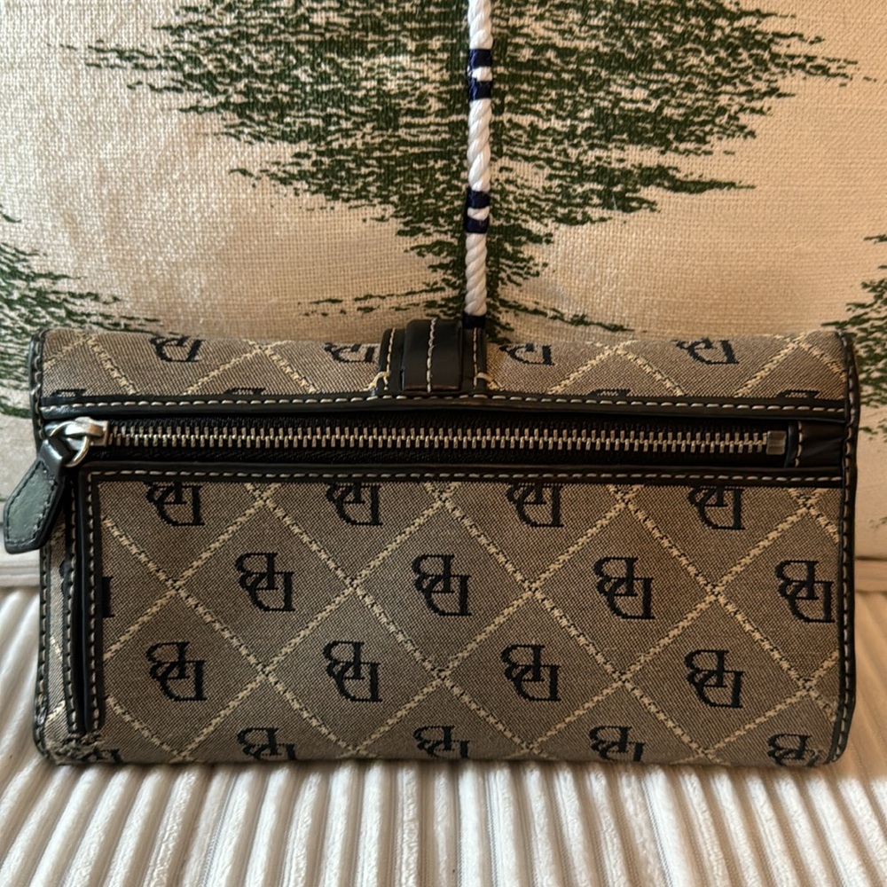 CLASSIC DOONEY & BOURKE Vintage Monogram Hobo Bag Excellent Condition! - Picture 9 of 10